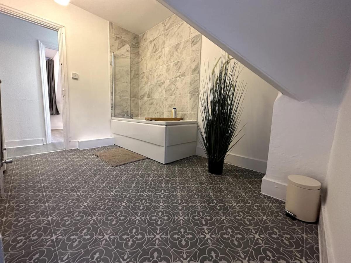 Wonderful 2 Bedroom On Tower Bridge London Exterior photo